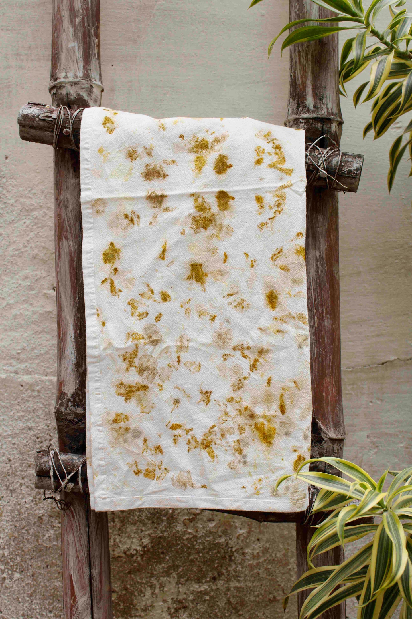 A little floral touch - Hand Towel