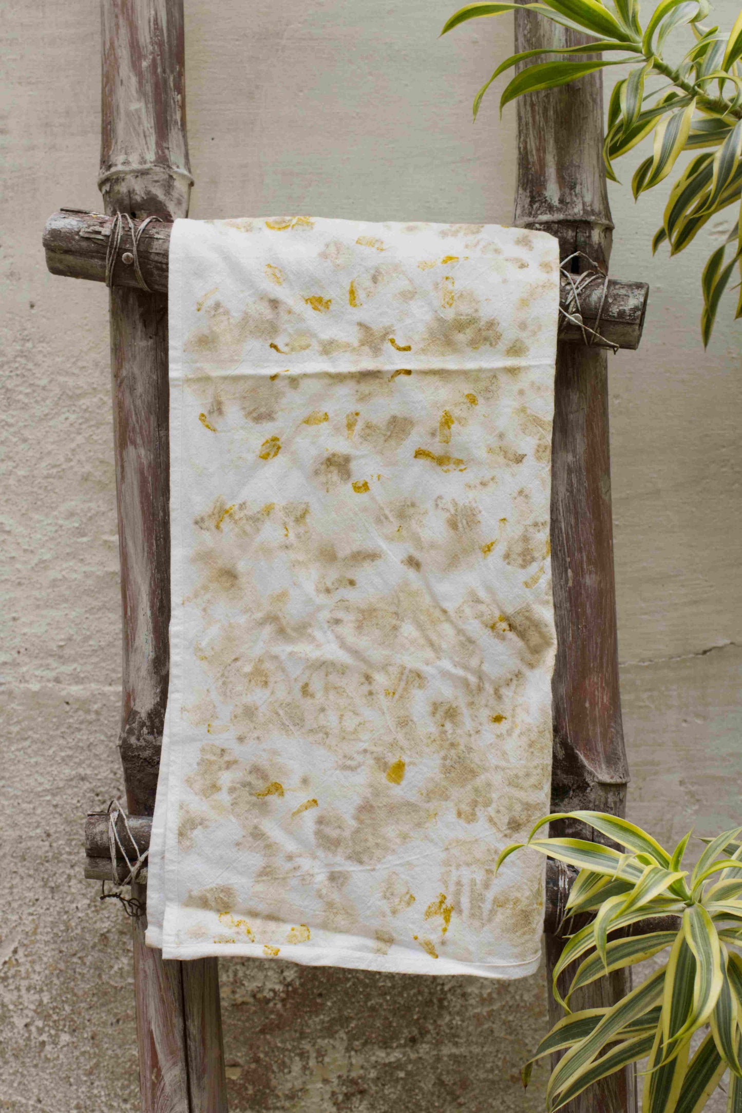 A little floral touch - Hand Towel