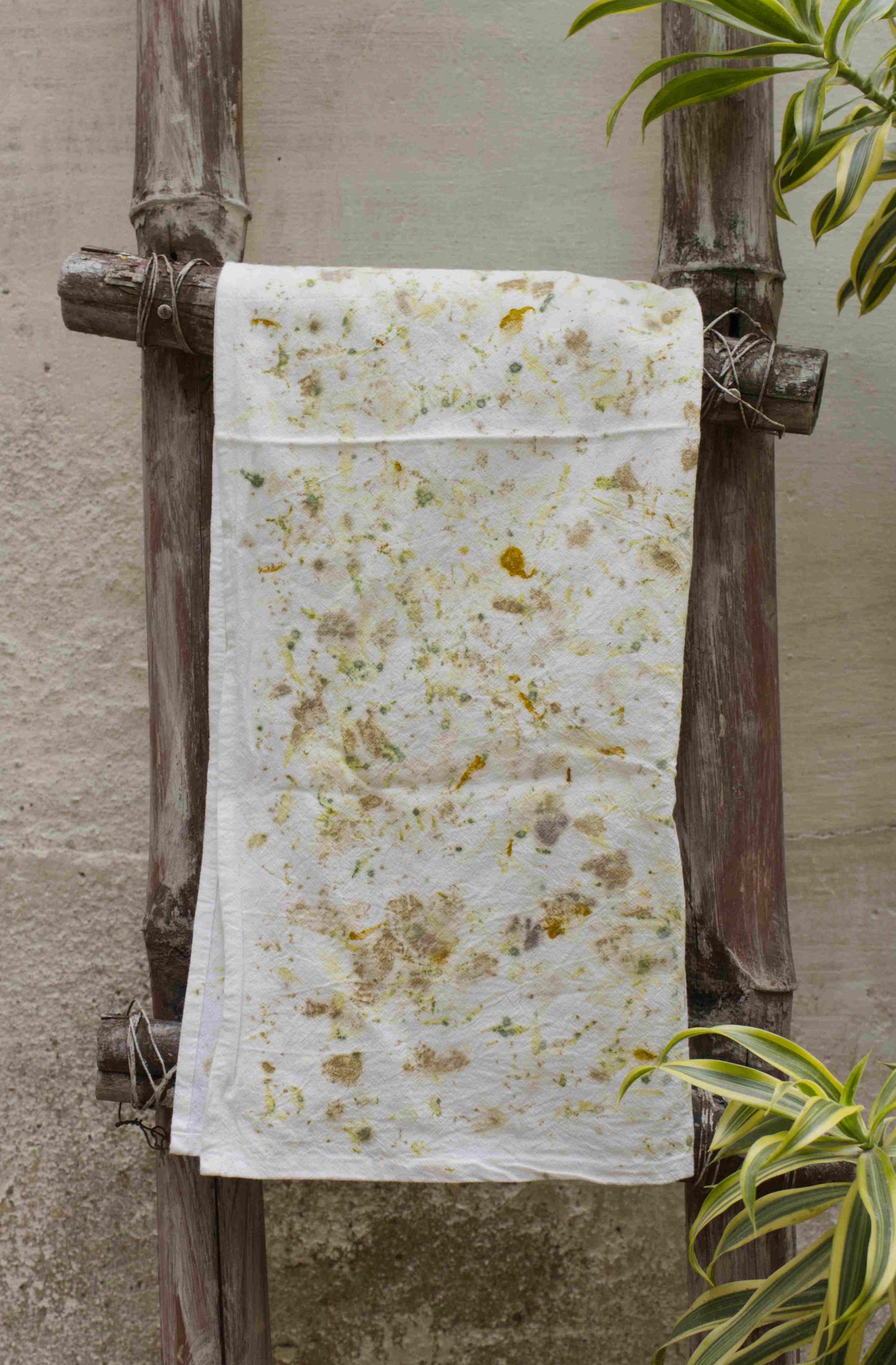 A little floral touch - Hand Towel